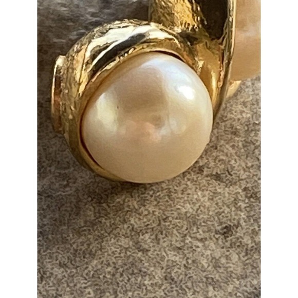Vintage Clip Ons Earrings Three Faux Pearls Gold Tone Estate - Picture 9 of 12